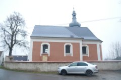 opravená ohradní zeď