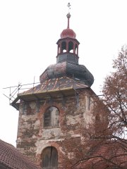 pohled na věž kostela