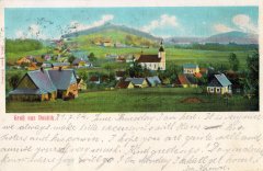 dobová pohlednice vsi s kostelem