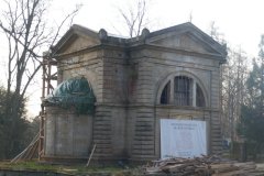 pohled zezadu zleva