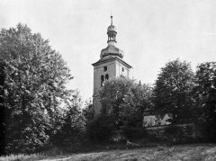 torzo kaple za ohradní zdí kostela