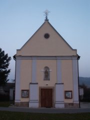 průčelí kostela
