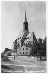 kostel na dobové pohlednici