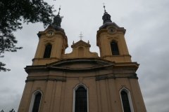 horní část průčelí