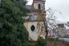 pohled zleva