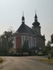 pohled zezadu zleva - oprava presbytáře