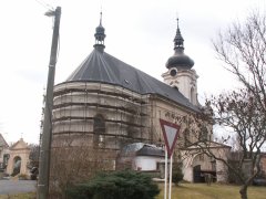 pohled zezadu zleva - oprava fasády presbytáře