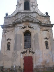 průčelí kostela