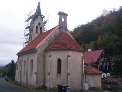 pohled zezadu zprava - oprava střechy věže
