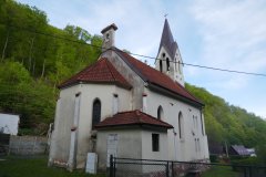 pohled zezadu zleva