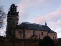 pohled zepředu zprava - oprava věže