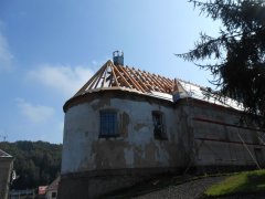 nové krovy presbytáře