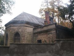pohled zezadu zleva