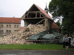 kostel po zřícení průčelí