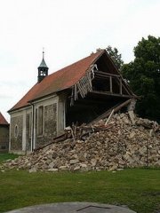 kostel po zřícení průčelí