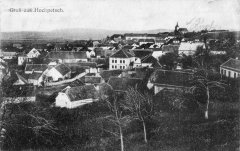 dobová pohlednice vsi s kostelem (vpravo)