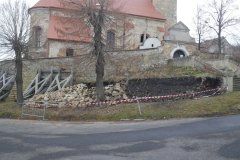 oprava ohradní zdi okolo kostela