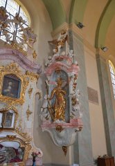 interiér kostela sv. Jiří s vybavením z minoritského kostela