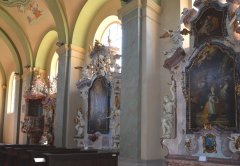 interiér kostela sv. Jiří s vybavením z minoritského kostela