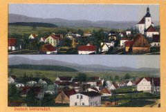dobová pohlednice vsi s kostelem a kaplí vlevo od něj (na horním snímku)