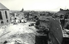 starší foto kostela (kostel zcela vlevo)