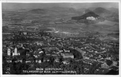 dobová pohlednice starého Mostu s kostelem