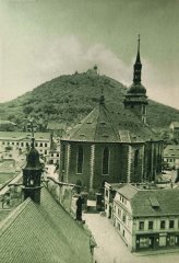 historická pohlednice s kostelem