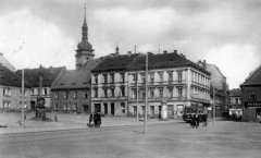 dobová pohlednice starého Mostu s kostelem