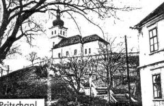 dobová pohlednice vsi s kostelem - výřez