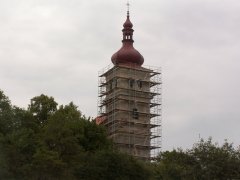 pohled zepředu zleva - oprava fasády věže