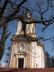 průčelí kostela