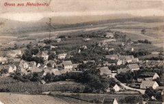 dobová pohlednice vsi s kostelem (vlevo od středu)