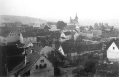 celkový pohled na ves s kostelem