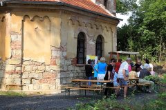 pohled zezadu zleva