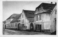 starší foto kaple (polovina objektu zcela vpravo)