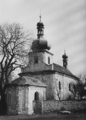starší foto kaple a kostela