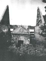vyhořelá loď kostela
