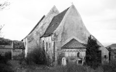 vyhořelý kostel