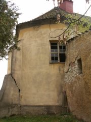 pohled na presbytář zleva