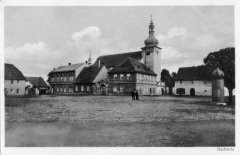 kostel na dobové pohlednici