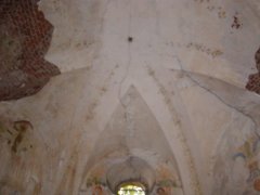 pohled do interiéru - klenba presbytáře