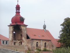 kostel po zřícení části věže