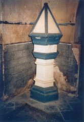 pohled do interiéru - křtitelnice