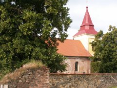 pohled zezadu zleva - nová střecha