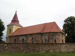 pohled zezadu zprava - nová střecha