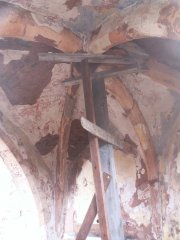 podepřená klenba presbytáře