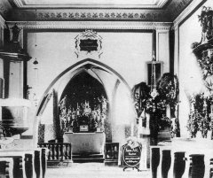 starší foto interiéru kostela