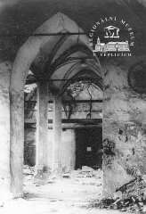 historické foto interiéru kostela