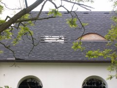 detail provizorně vyspravené střechy