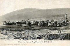 starší foto města s kostelem (vpravo)